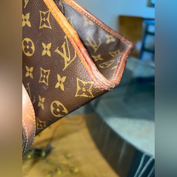 LV Authentic Poppincourt bag in great condition! - Picture 10 of 10